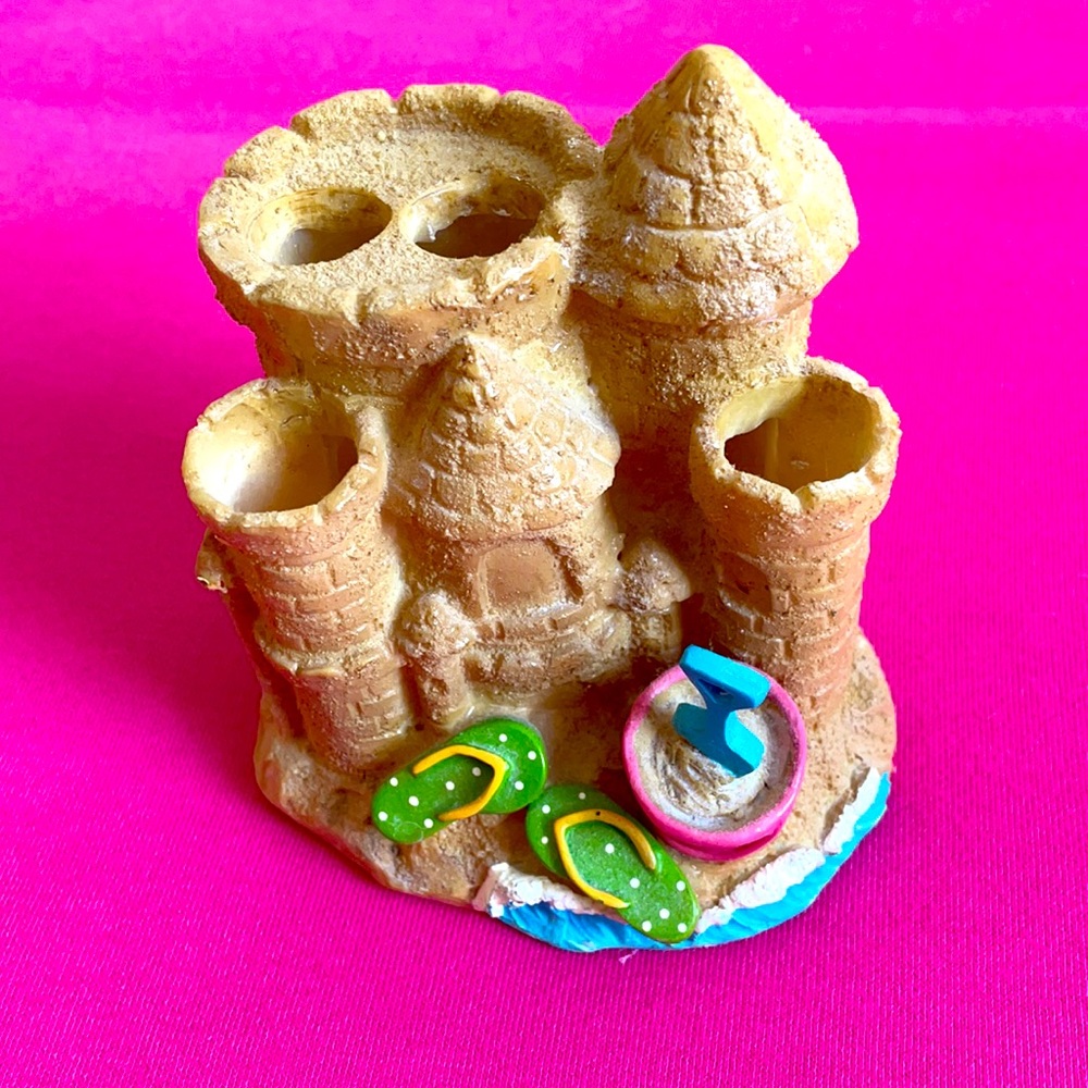 Sandcastle Toothbrush Holder 🏖